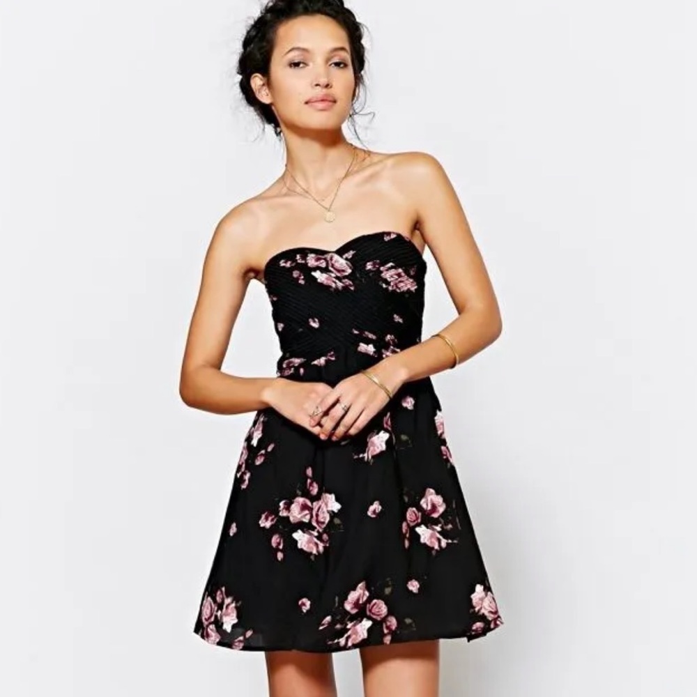 Kimchi Blue Black Strapless Dress Size Small